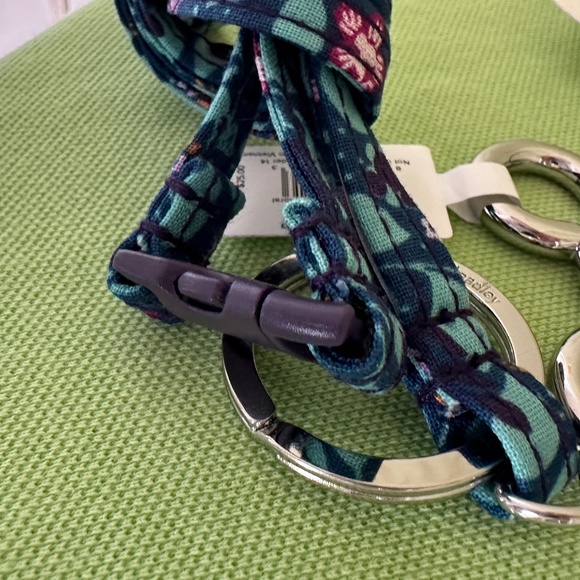 VERA BRADLEY DISNEY BREAKAWAY LANYARD:NWT MICKEY & MINNIE'S VINE FLORAL - Picture 10 of 11